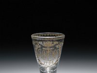 Gla 28  Gla 28, Wohl Schorborn, 1796, Kelchglas,  Farbloses Glas mit Mattschnitt und Vergoldung, H 10,5-10,8 cm; Dm Fuß 6,8 cm; Dm Mündung 6,3–6,5 cm
